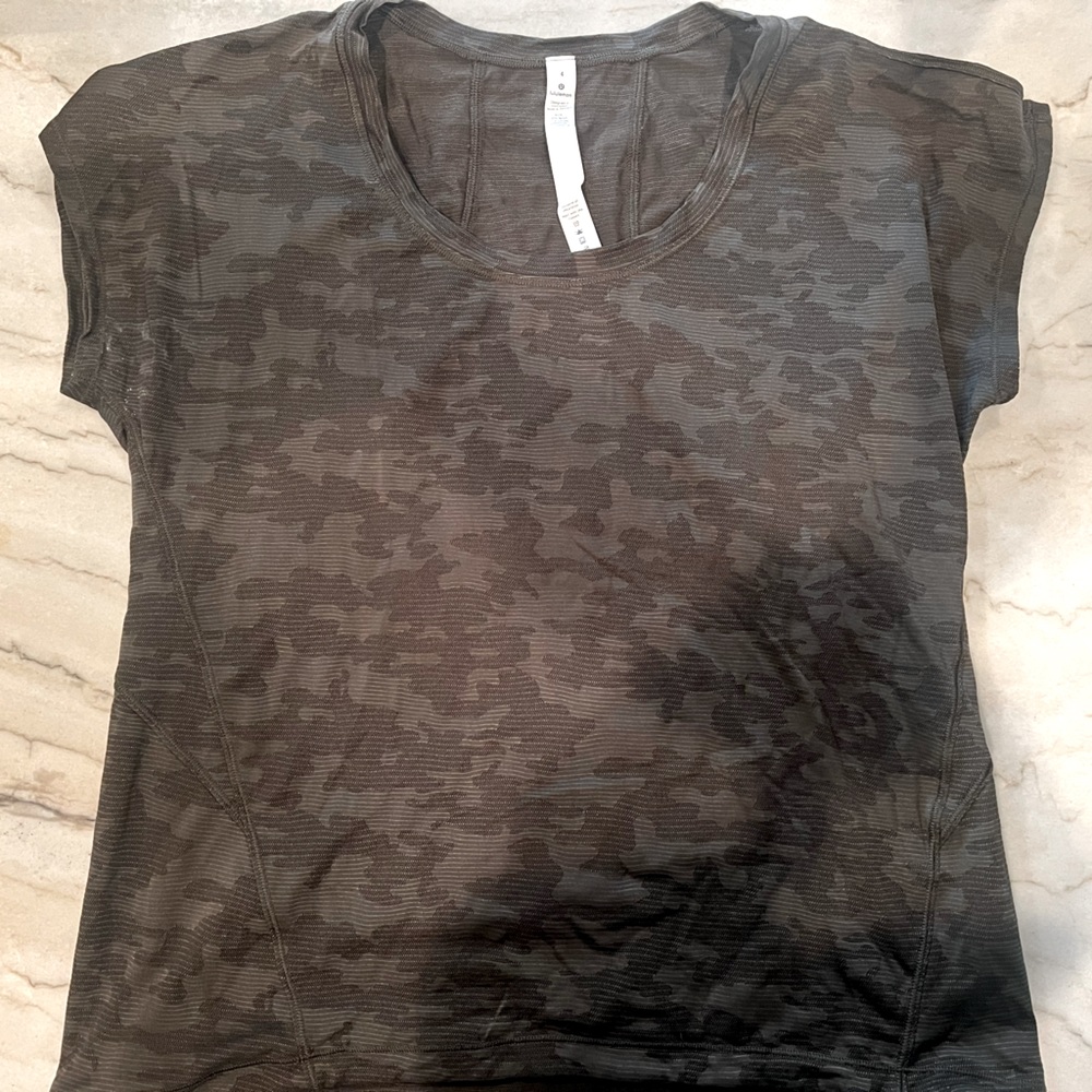 Lululemon Camo Size 4 Shirt